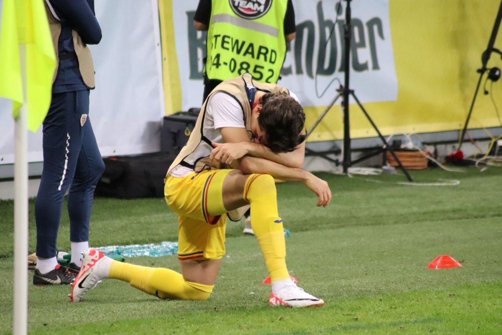 Ianis Hagi, nemulțumit și el la meciul cu Israel? A plecat la vestiare, după ce a salutat galeria în grabă_14