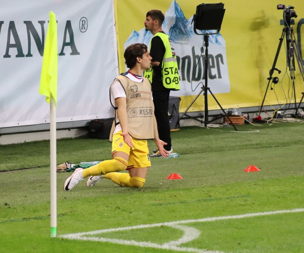 Ianis Hagi, nemulțumit și el la meciul cu Israel? A plecat la vestiare, după ce a salutat galeria în grabă_17