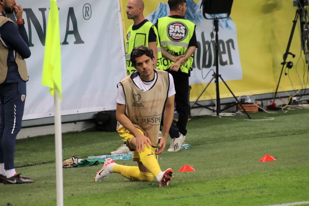 Ianis Hagi, nemulțumit și el la meciul cu Israel? A plecat la vestiare, după ce a salutat galeria în grabă_21