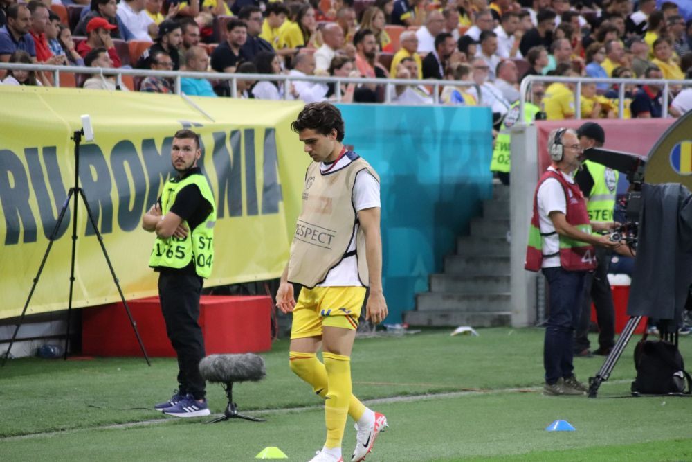 Ianis Hagi, nemulțumit și el la meciul cu Israel? A plecat la vestiare, după ce a salutat galeria în grabă_22