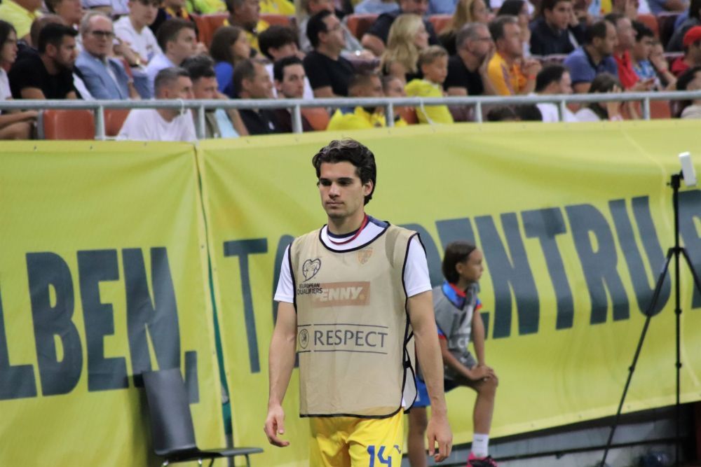 Ianis Hagi, nemulțumit și el la meciul cu Israel? A plecat la vestiare, după ce a salutat galeria în grabă_23