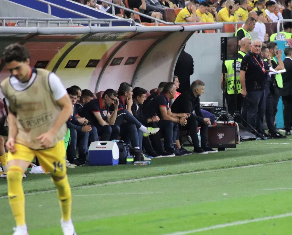 Ianis Hagi, nemulțumit și el la meciul cu Israel? A plecat la vestiare, după ce a salutat galeria în grabă_24