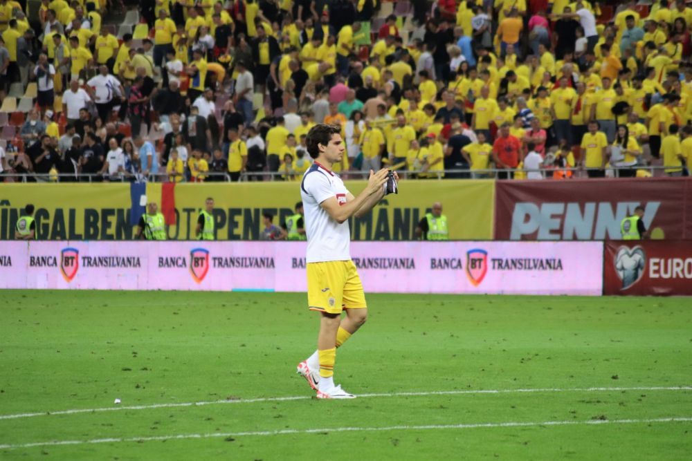 Ianis Hagi, nemulțumit și el la meciul cu Israel? A plecat la vestiare, după ce a salutat galeria în grabă_25