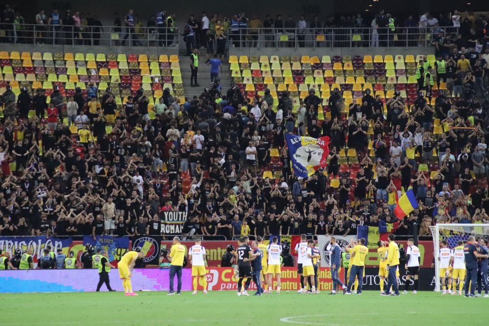 Jucătorii României s-au dus direct la ultrași după meciul cu Kosovo_10