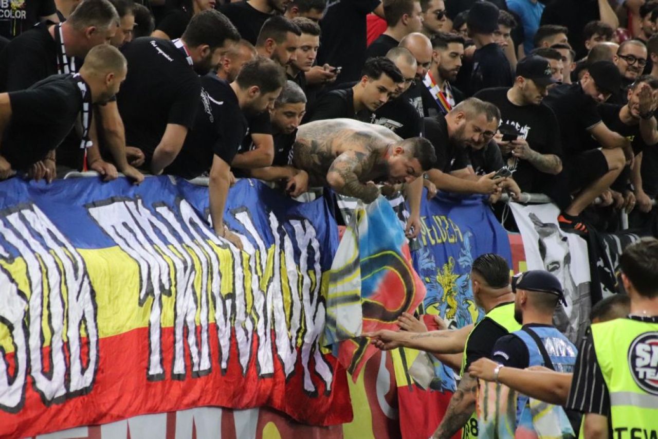FRF: ”Victorie în ciuda huliganilor”! Cine este Gogoașă, ultrasul ”cu tulburări” din ”Uniți sub tricolor” care s-a dezis recent de Craiova de Mititelu_14