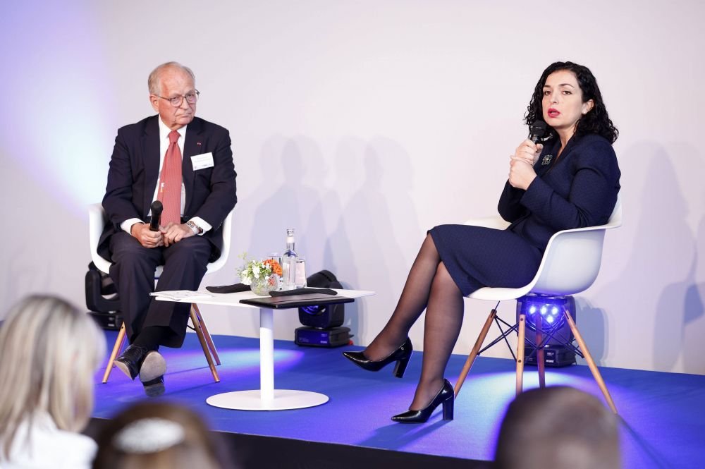 Președinta din Kosovo, Vjosa Osmani, încă tace, federația de la Priștina reacționează după meciul cu România: ”O provocare periculoasă”_3