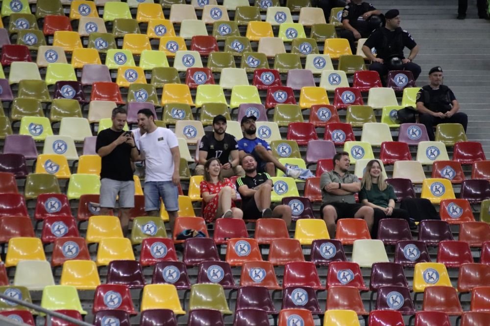 Un cunoscut om de fotbal sârb apără gestul ultrașilor români: 