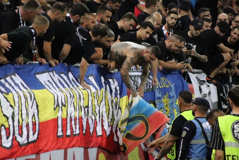 Un cunoscut om de fotbal sârb apără gestul ultrașilor români: 