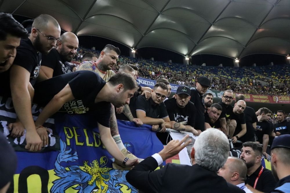 Un cunoscut om de fotbal sârb apără gestul ultrașilor români: 