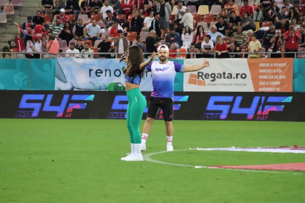 Ele sunt fetele care au intrat pe gazon și au întors toate privirile la meciul Dinamo - FCU Craiova!_6