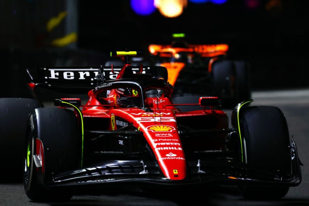 Victorie pentru Ferrari la Formula 1 după 434 de zile! Carlos Sainz, victorios în Marele Premiu din Singapore! Cum arată clasamentul _4