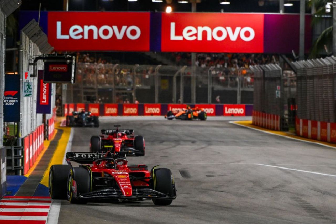 Victorie pentru Ferrari la Formula 1 după 434 de zile! Carlos Sainz, victorios în Marele Premiu din Singapore! Cum arată clasamentul _5