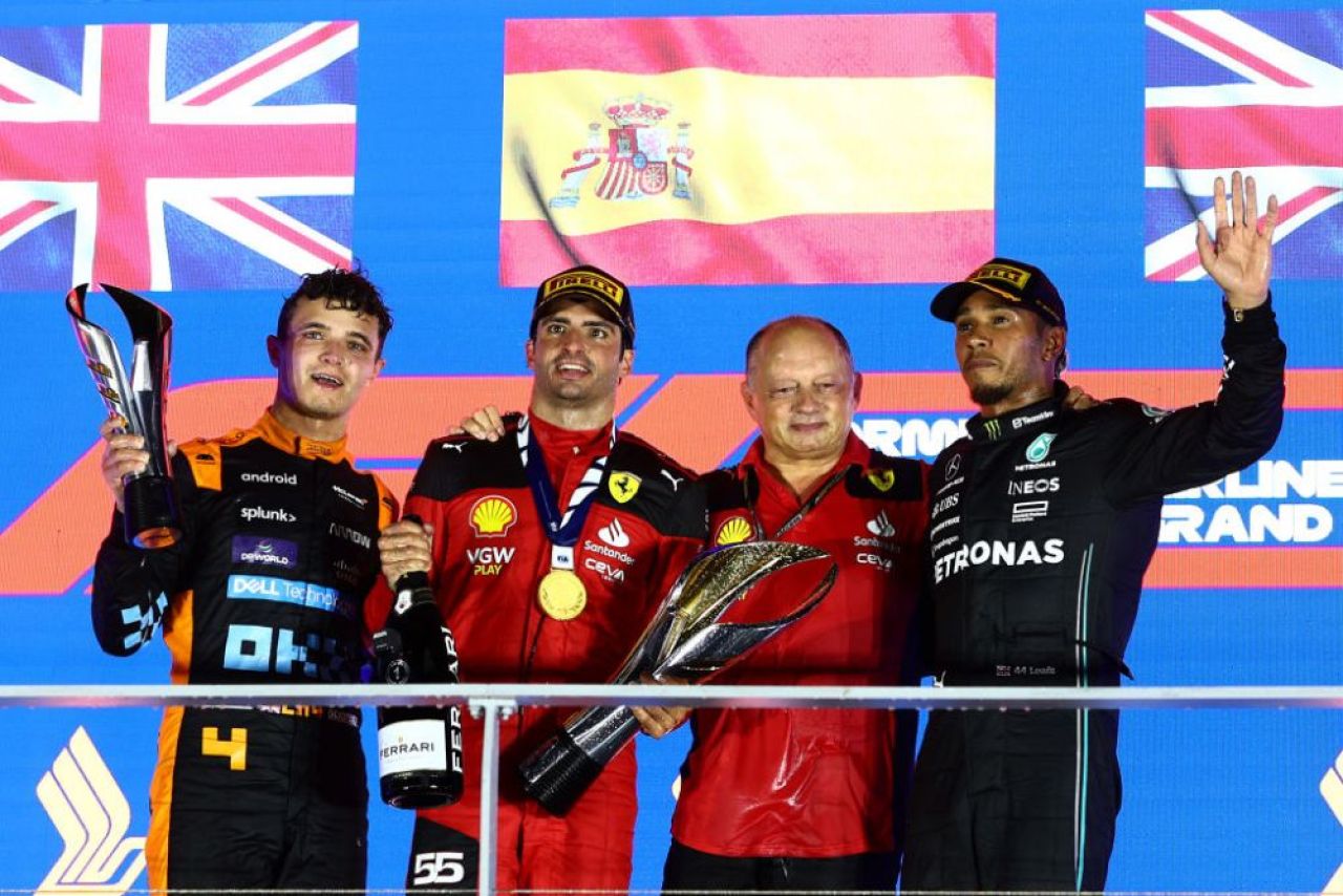 Victorie pentru Ferrari la Formula 1 după 434 de zile! Carlos Sainz, victorios în Marele Premiu din Singapore! Cum arată clasamentul _10