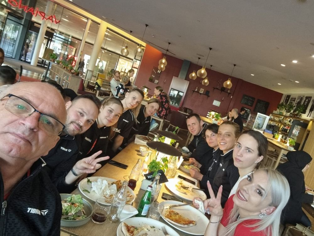 Cum au sărbătorit fetele medalia de argint la Campionatul European de tenis de masă din Malmo + Reacția lui Viorel Filimon_6