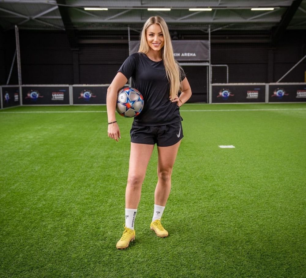 Cea mai frumoasă fotbalistă și-a ales numărul de pe tricou datorită idolului său: „Întotdeauna îl port!” _12
