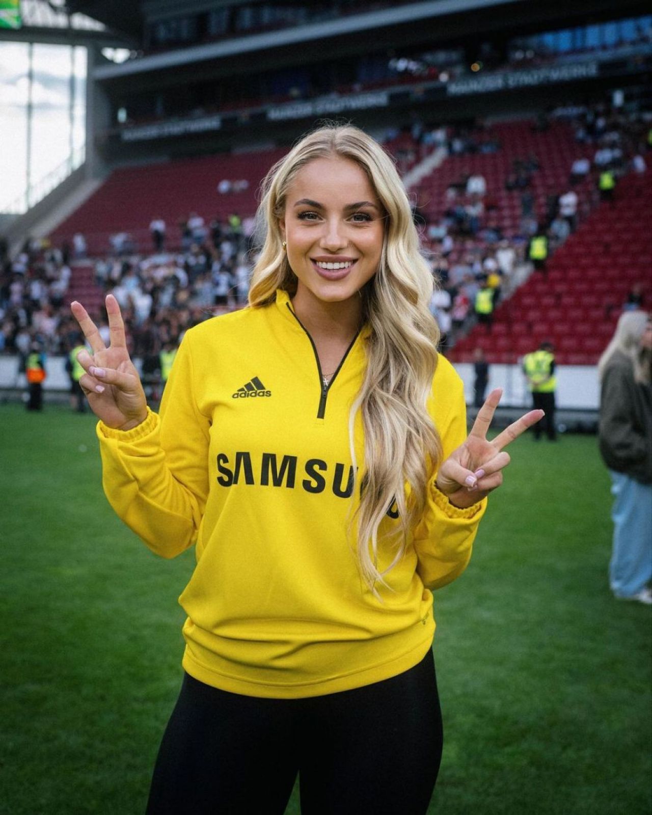 Cea mai frumoasă fotbalistă și-a ales numărul de pe tricou datorită idolului său: „Întotdeauna îl port!” _37