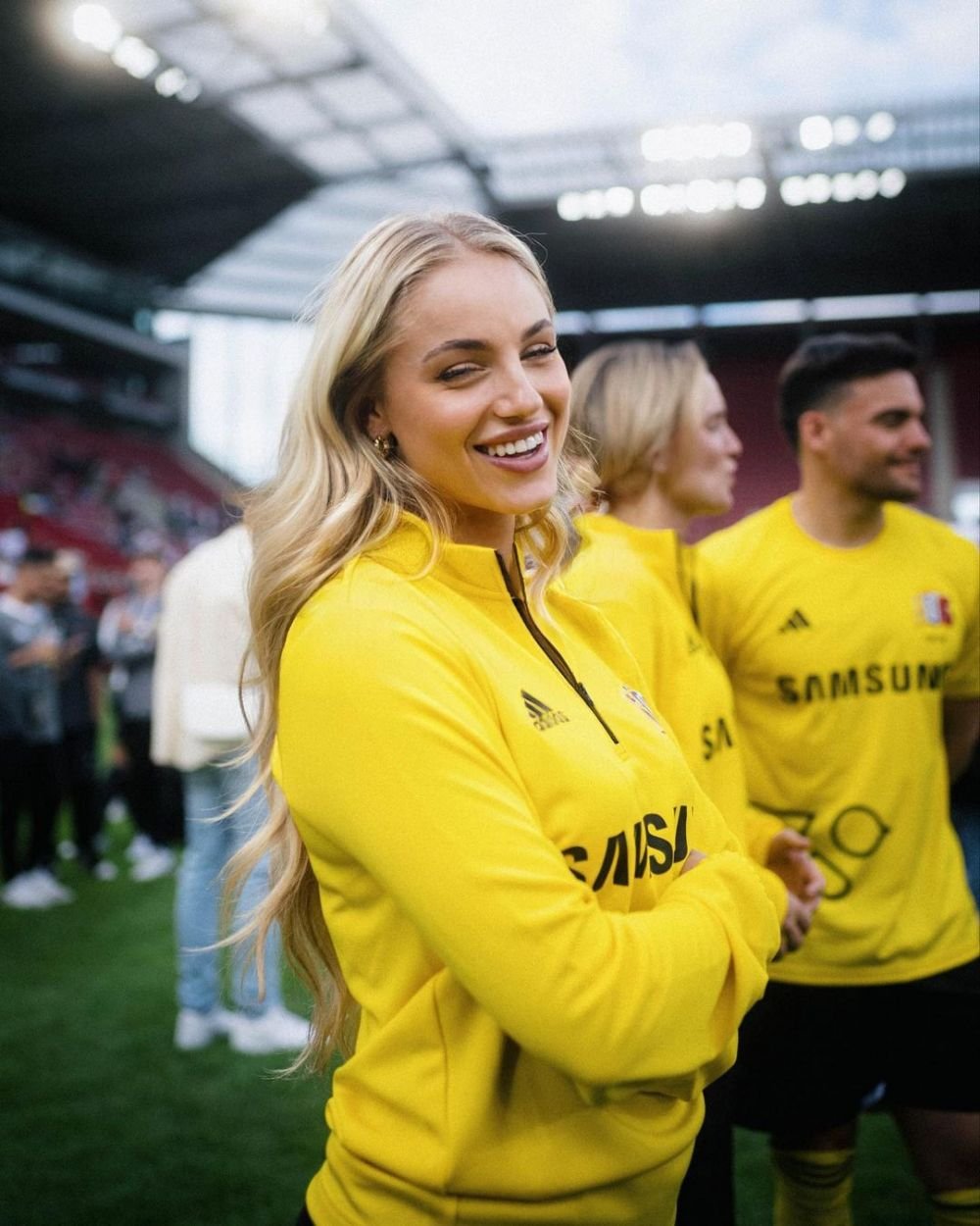 Cea mai frumoasă fotbalistă și-a ales numărul de pe tricou datorită idolului său: „Întotdeauna îl port!” _38