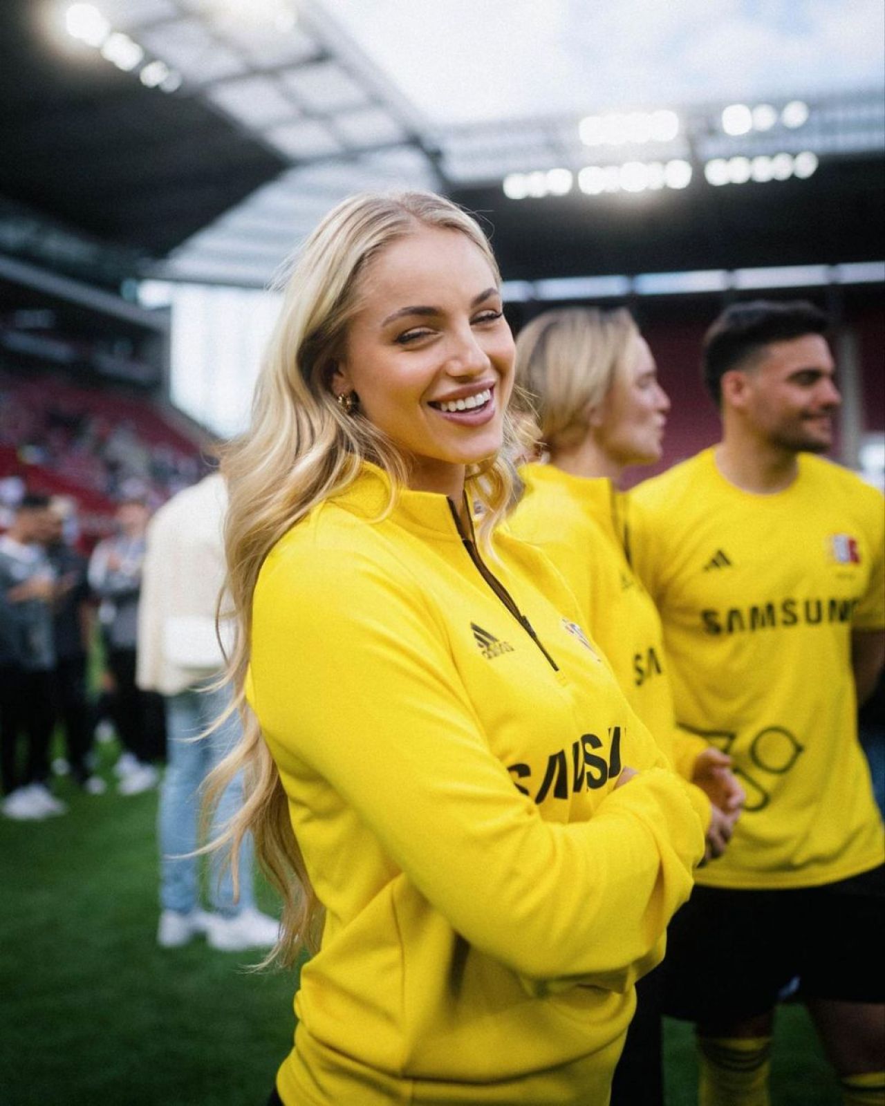 Cea mai frumoasă fotbalistă și-a ales numărul de pe tricou datorită idolului său: „Întotdeauna îl port!” _38