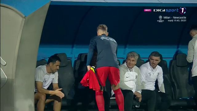 Un jucător de la FCSB s-a dus direct la Hagi înainte de startul meciului cu Farul_3