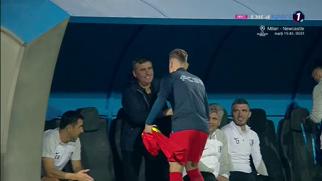 Un jucător de la FCSB s-a dus direct la Hagi înainte de startul meciului cu Farul_6