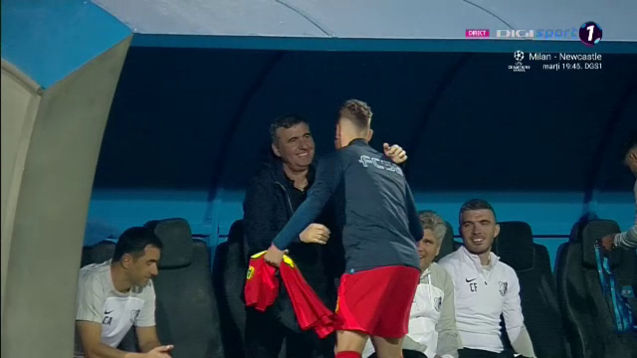 Un jucător de la FCSB s-a dus direct la Hagi înainte de startul meciului cu Farul_7