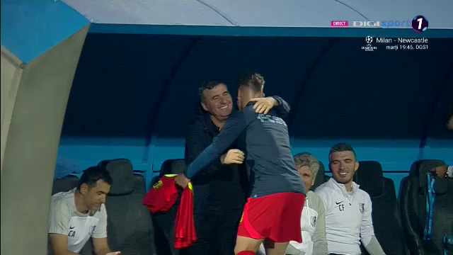 Un jucător de la FCSB s-a dus direct la Hagi înainte de startul meciului cu Farul_8