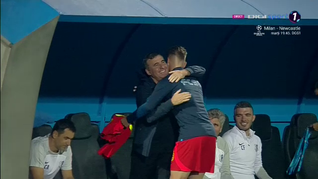 Un jucător de la FCSB s-a dus direct la Hagi înainte de startul meciului cu Farul_9