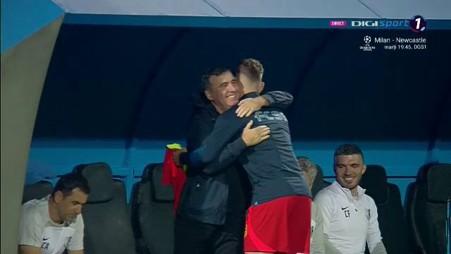 Un jucător de la FCSB s-a dus direct la Hagi înainte de startul meciului cu Farul_11