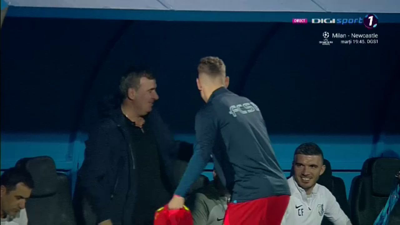 Un jucător de la FCSB s-a dus direct la Hagi înainte de startul meciului cu Farul_16