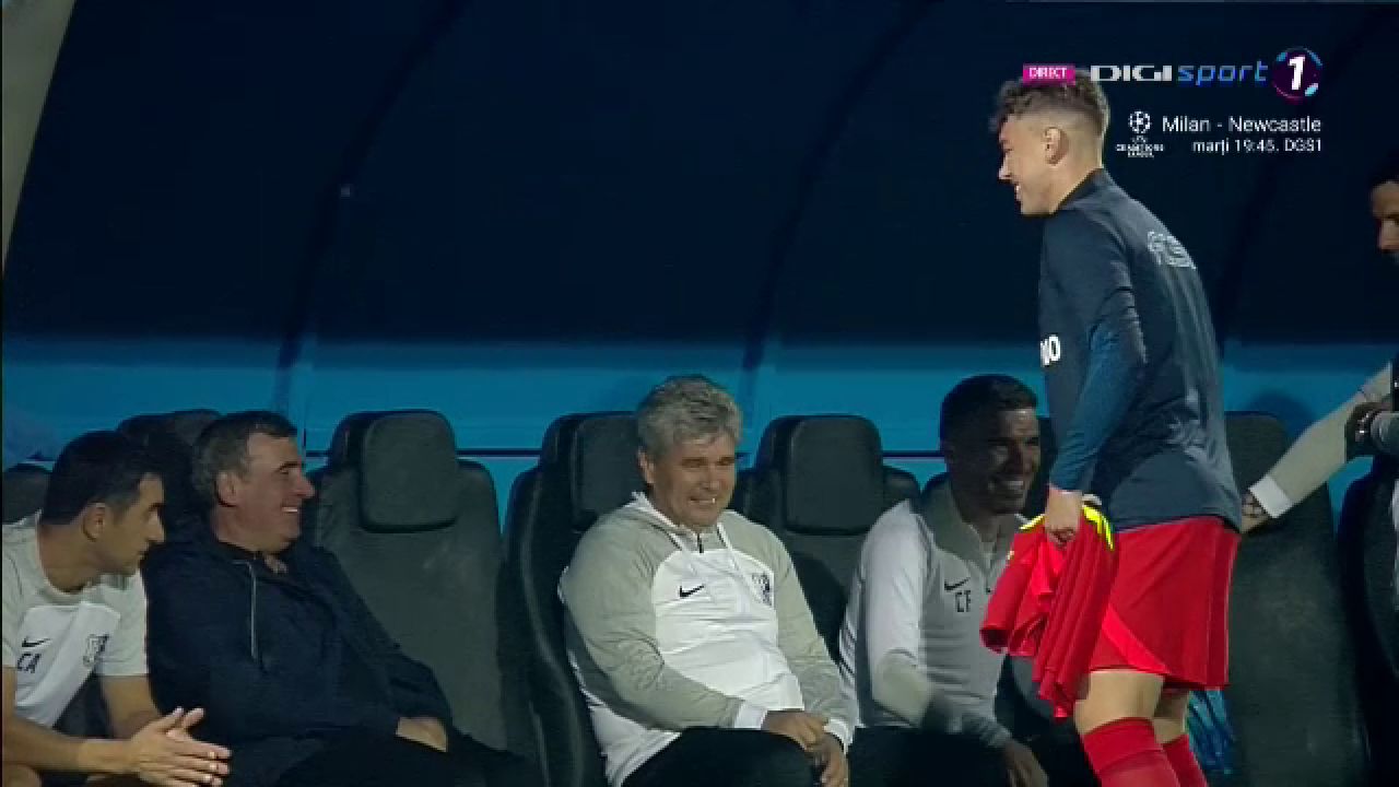 Un jucător de la FCSB s-a dus direct la Hagi înainte de startul meciului cu Farul_26