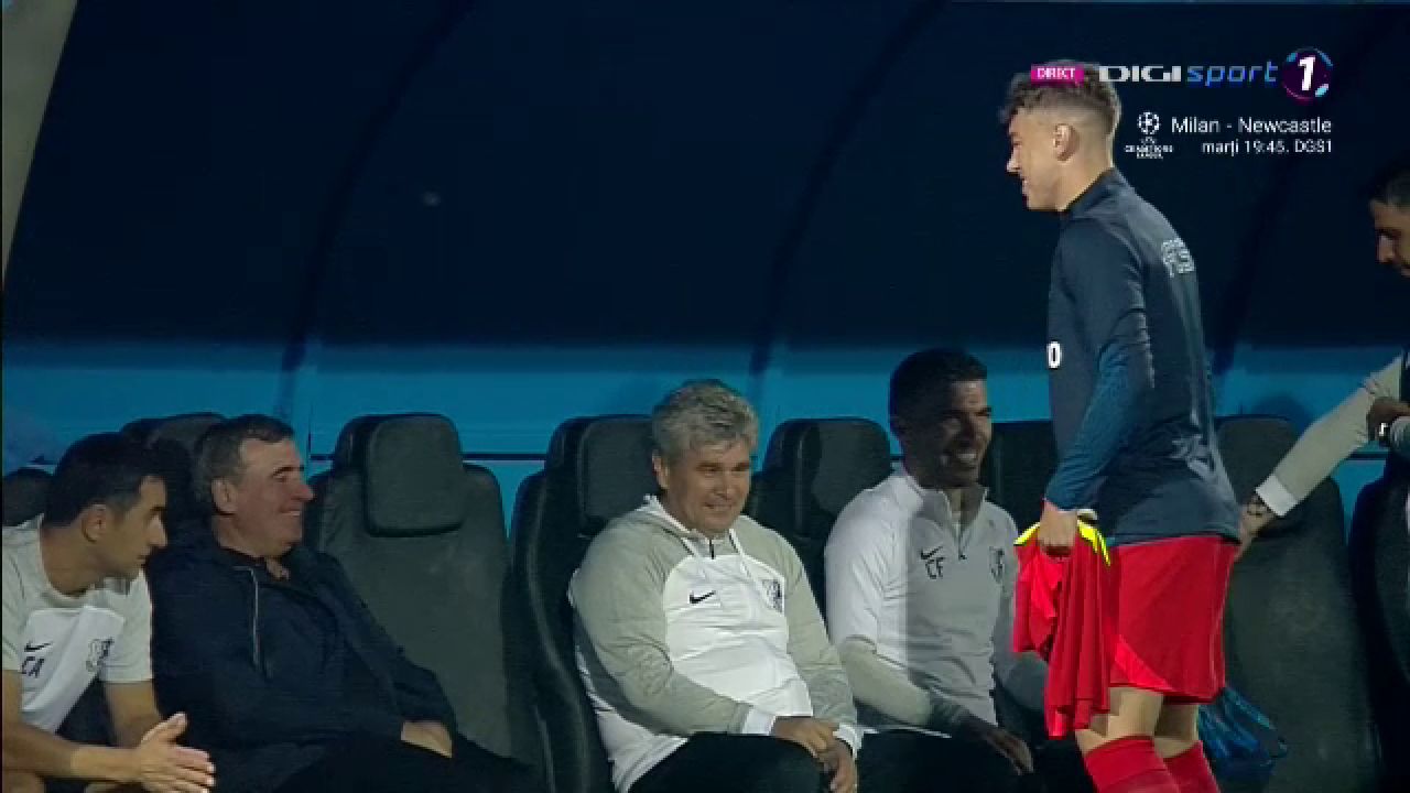 Un jucător de la FCSB s-a dus direct la Hagi înainte de startul meciului cu Farul_27