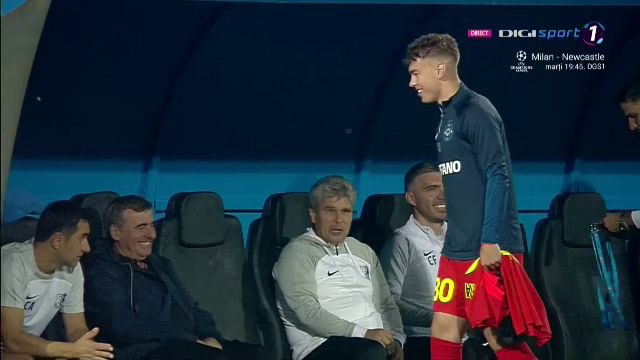 Un jucător de la FCSB s-a dus direct la Hagi înainte de startul meciului cu Farul_31