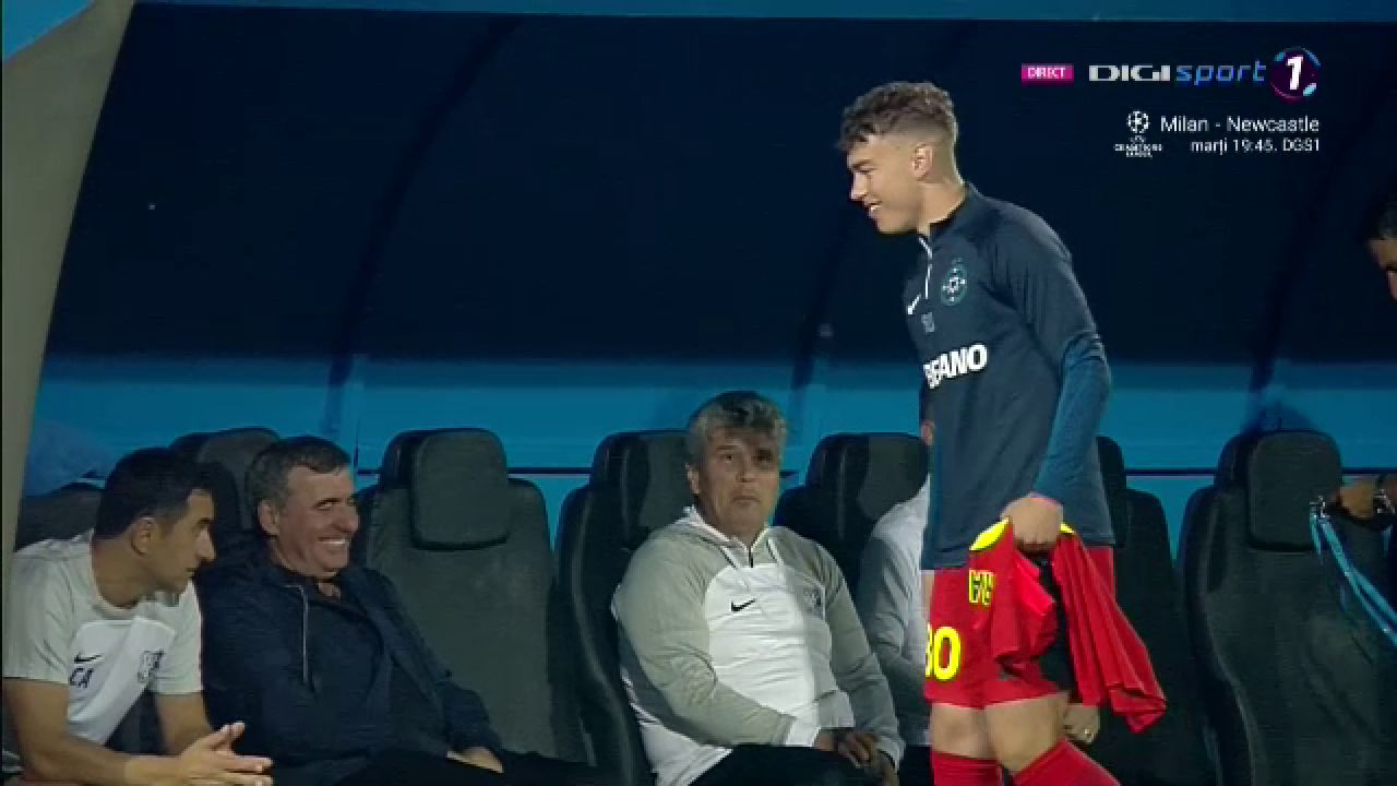 Un jucător de la FCSB s-a dus direct la Hagi înainte de startul meciului cu Farul_32