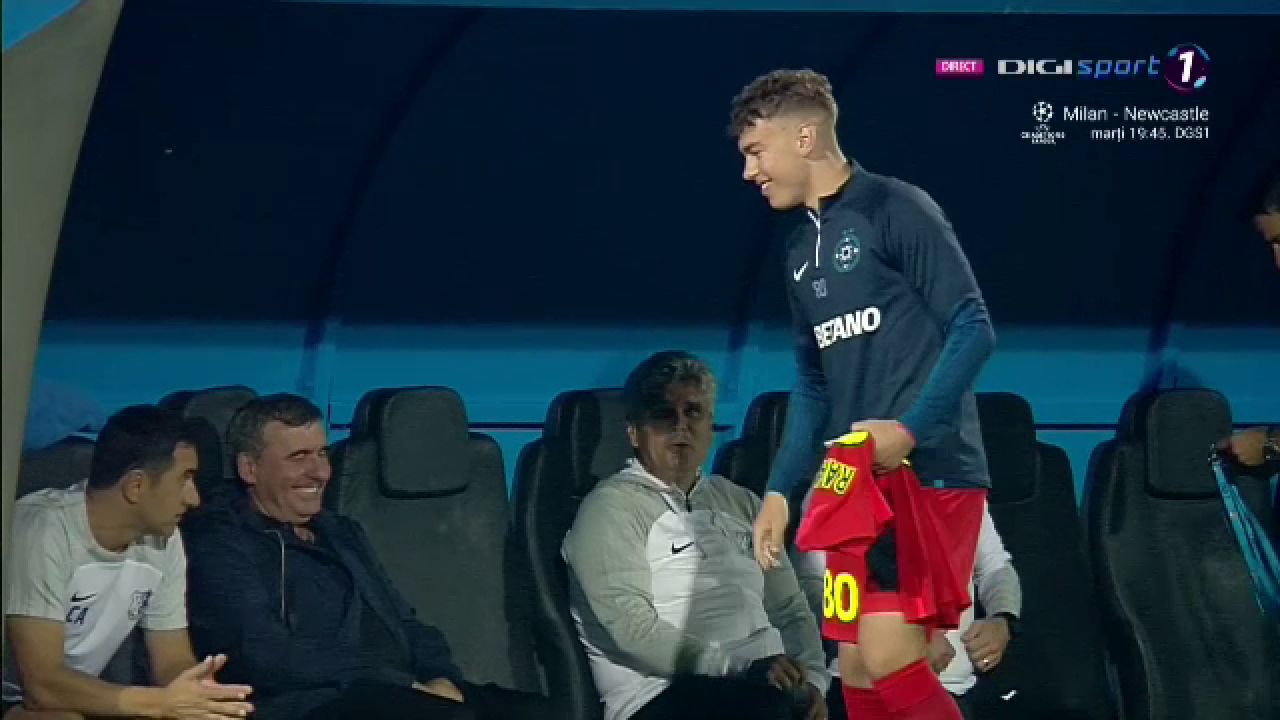 Un jucător de la FCSB s-a dus direct la Hagi înainte de startul meciului cu Farul_33