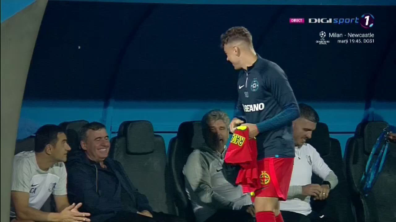 Un jucător de la FCSB s-a dus direct la Hagi înainte de startul meciului cu Farul_35