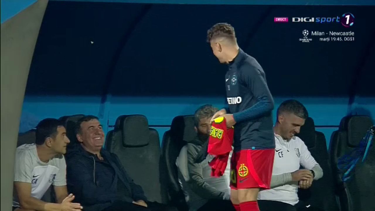 Un jucător de la FCSB s-a dus direct la Hagi înainte de startul meciului cu Farul_36