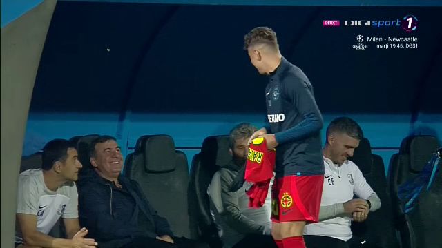 Un jucător de la FCSB s-a dus direct la Hagi înainte de startul meciului cu Farul_36