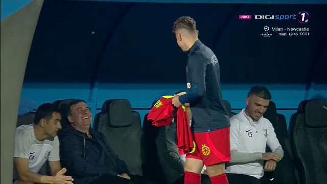 Un jucător de la FCSB s-a dus direct la Hagi înainte de startul meciului cu Farul_38