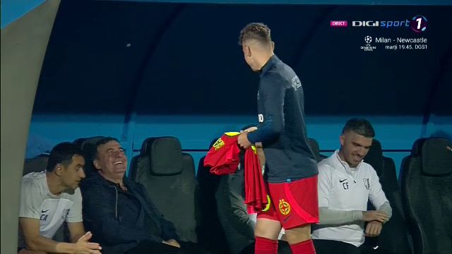 Un jucător de la FCSB s-a dus direct la Hagi înainte de startul meciului cu Farul_38