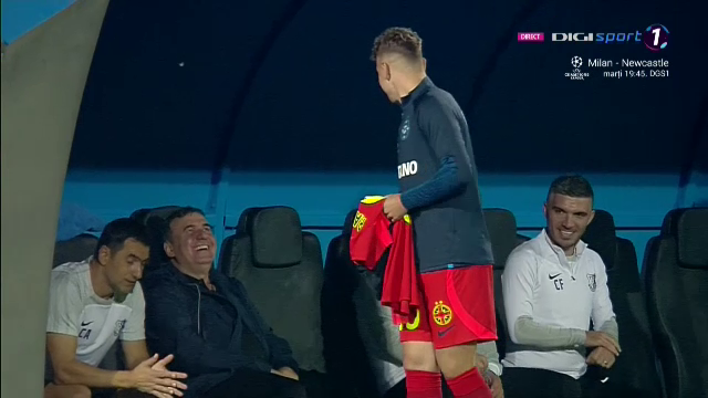 Un jucător de la FCSB s-a dus direct la Hagi înainte de startul meciului cu Farul_39