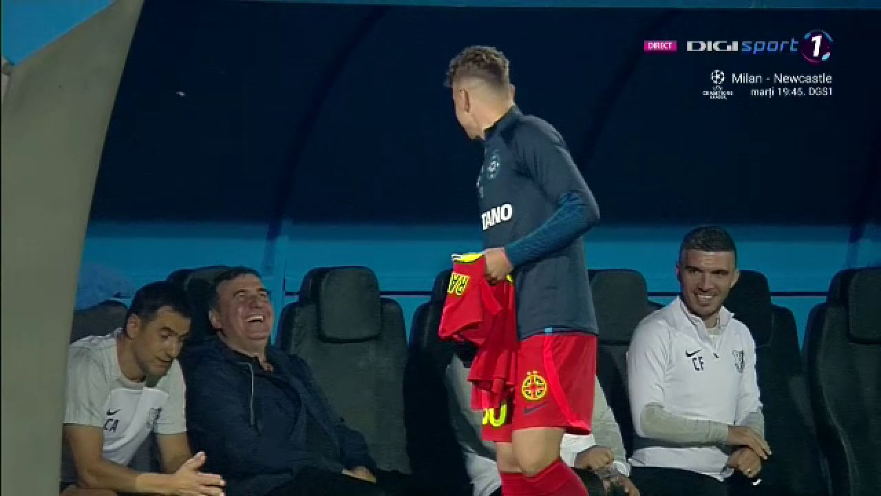 Un jucător de la FCSB s-a dus direct la Hagi înainte de startul meciului cu Farul_40