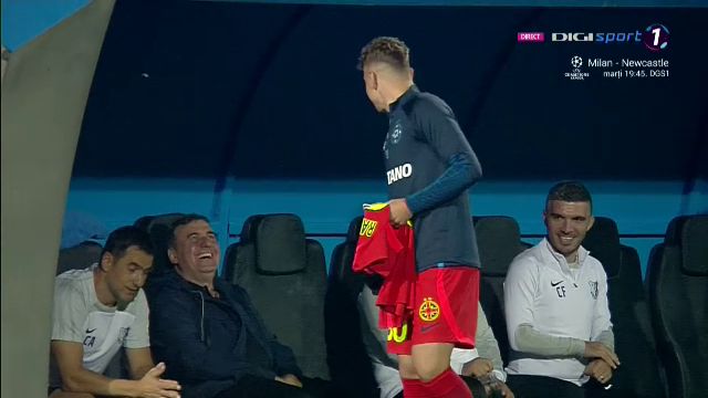Un jucător de la FCSB s-a dus direct la Hagi înainte de startul meciului cu Farul_40