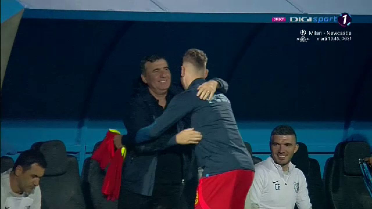 Un jucător de la FCSB s-a dus direct la Hagi înainte de startul meciului cu Farul_41