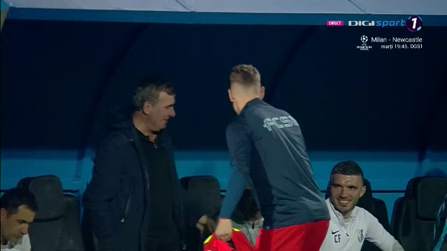 Un jucător de la FCSB s-a dus direct la Hagi înainte de startul meciului cu Farul_45