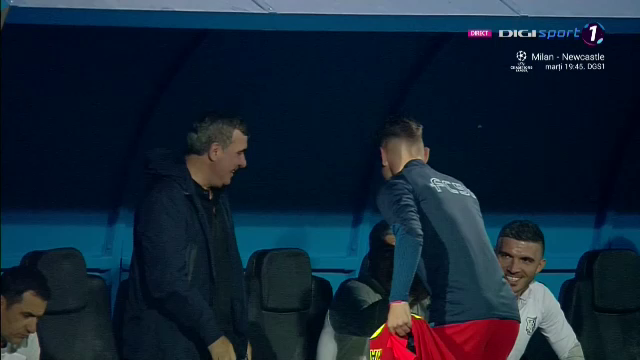 Un jucător de la FCSB s-a dus direct la Hagi înainte de startul meciului cu Farul_48