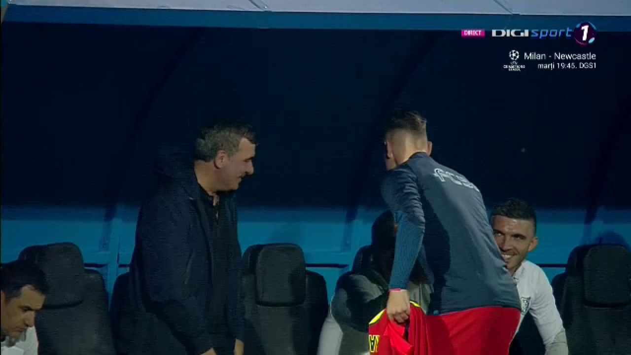 Un jucător de la FCSB s-a dus direct la Hagi înainte de startul meciului cu Farul_49