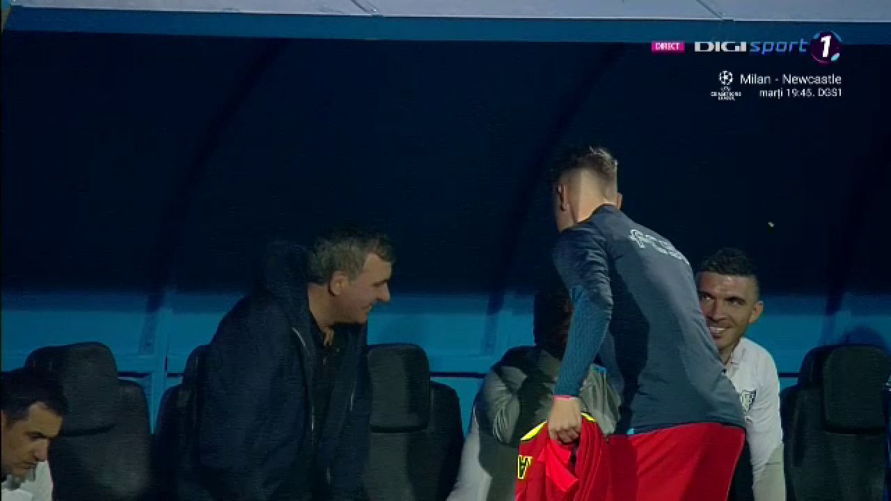 Un jucător de la FCSB s-a dus direct la Hagi înainte de startul meciului cu Farul_50