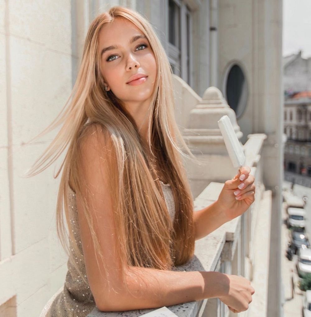 Noul star al lui Liverpool a dat lovitura și pe plan personal! Iubita lui Dominik Szoboszlai este de o frumusețe răpitoare _37