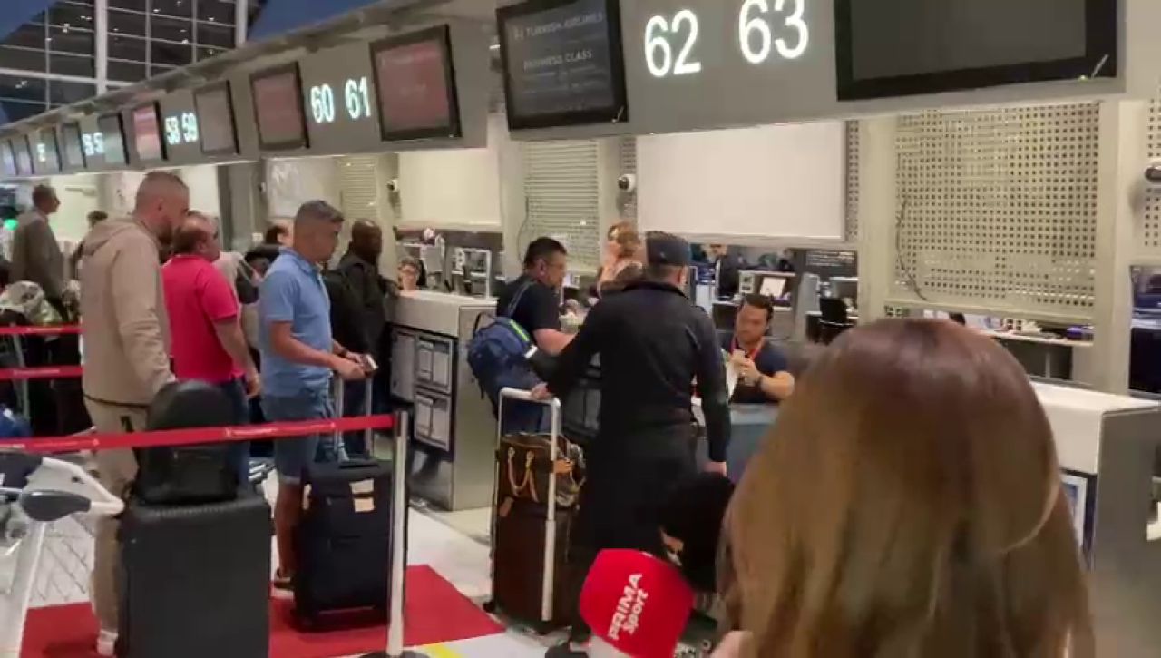 Destinația Arabia Saudită! Laurențiu Reghecampf a decolat spre noul său club_3