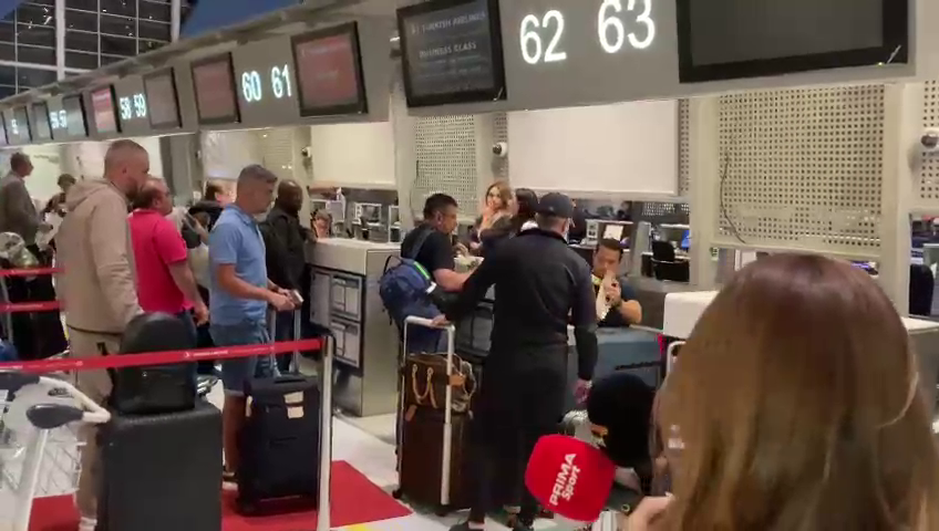Destinația Arabia Saudită! Laurențiu Reghecampf a decolat spre noul său club_5